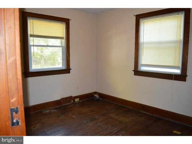 Building Photo - 489 Taylor Rd