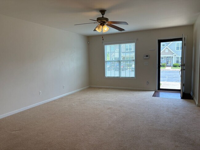 Foto del edificio - 3 Bedroom, 2.5 Bathroom Townhouse in High ...