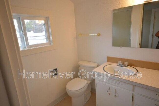 Foto del edificio - 2680 W Grover St