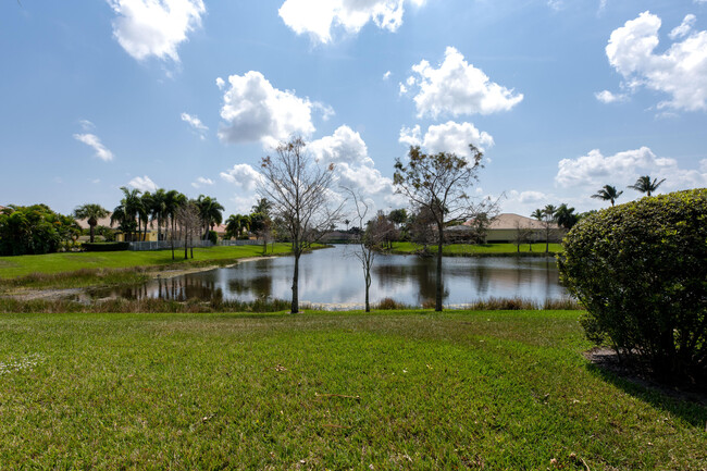 Foto del edificio - 5059 Magnolia Bay Cir