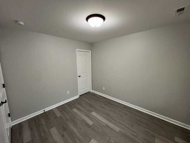 Foto del edificio - 201 Wilcot Rd