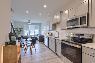 Building Photo - The Pointe at Overlook