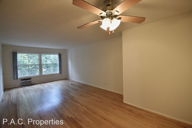 Building Photo - 1 br, 1 bath Apartment - 11645  Moorpark S...