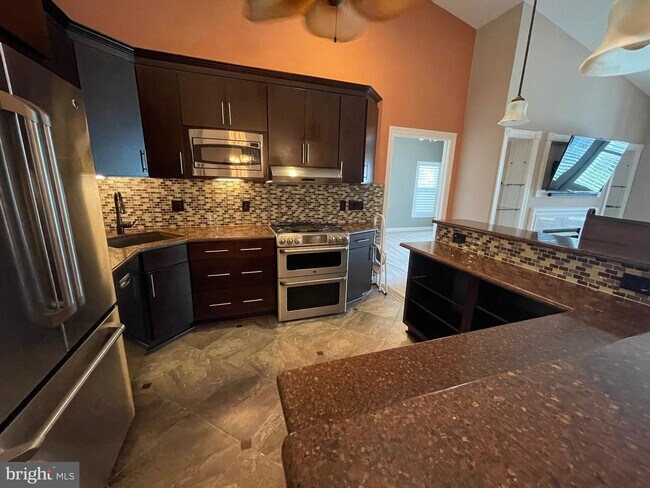 Foto del edificio - 8301 Bluebird Way