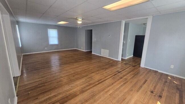 Foto del edificio - 3 Bedroom/1 Bath - ELWOOD