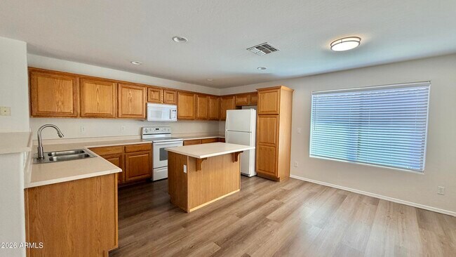 Foto del edificio - 42291 W Desert Fairways Dr