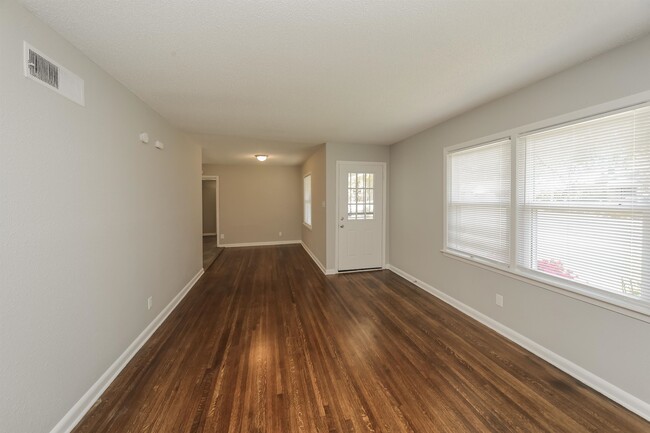 Building Photo - 4285 Willow Rd
