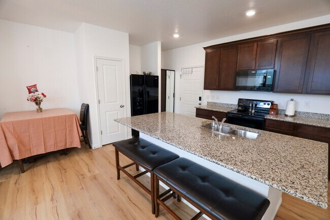 Foto del edificio - 249 S Meadowbrook Ct