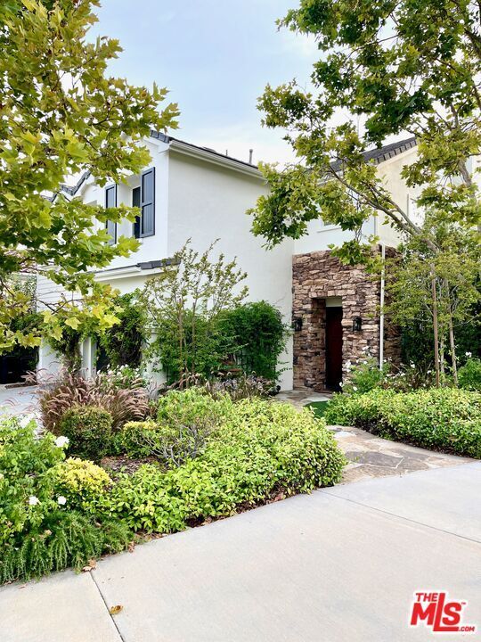 Foto principal - 991 Deerhill Rd