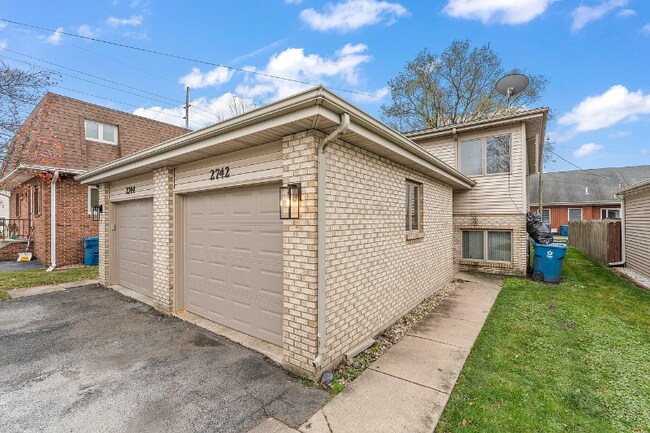 Foto del edificio - 2742 Hart Rd