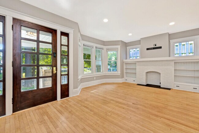 Foto del edificio - 3909 N Farwell Ave