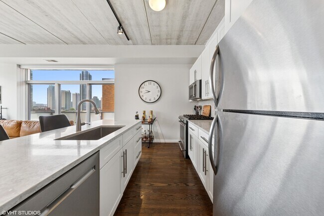 Foto del edificio - 630 N Franklin St