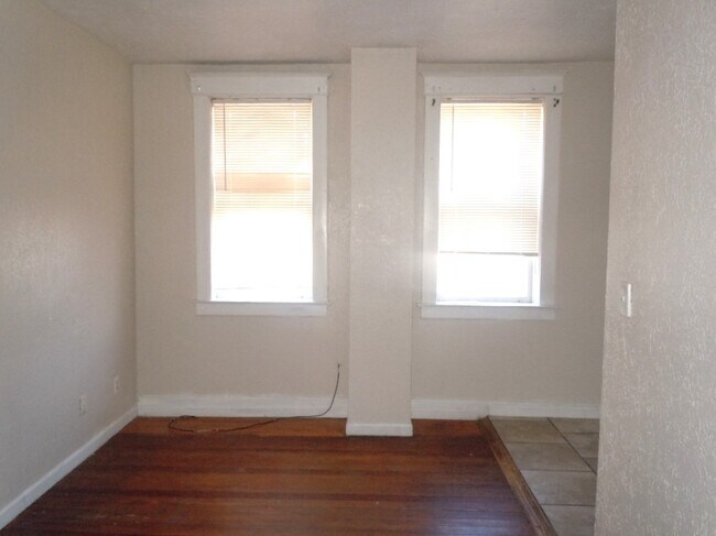 Building Photo - 821 Niedringhaus Ave