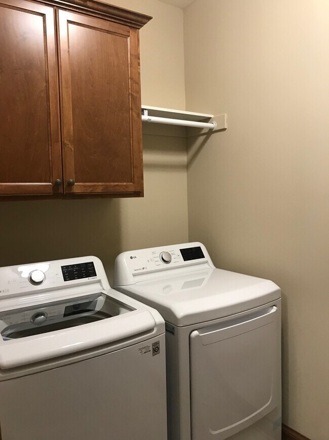 Foto del edificio - 915 Fleetfoot Dr