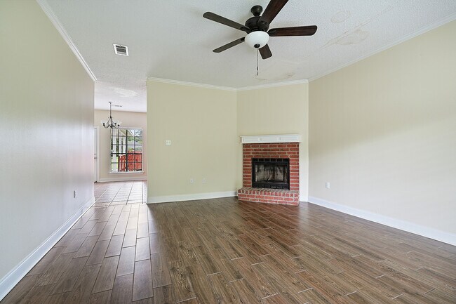 Foto del edificio - 17418 Deer Lake Ave