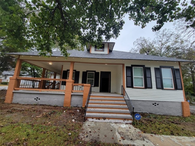 Building Photo - 3778 Log Cabin Dr