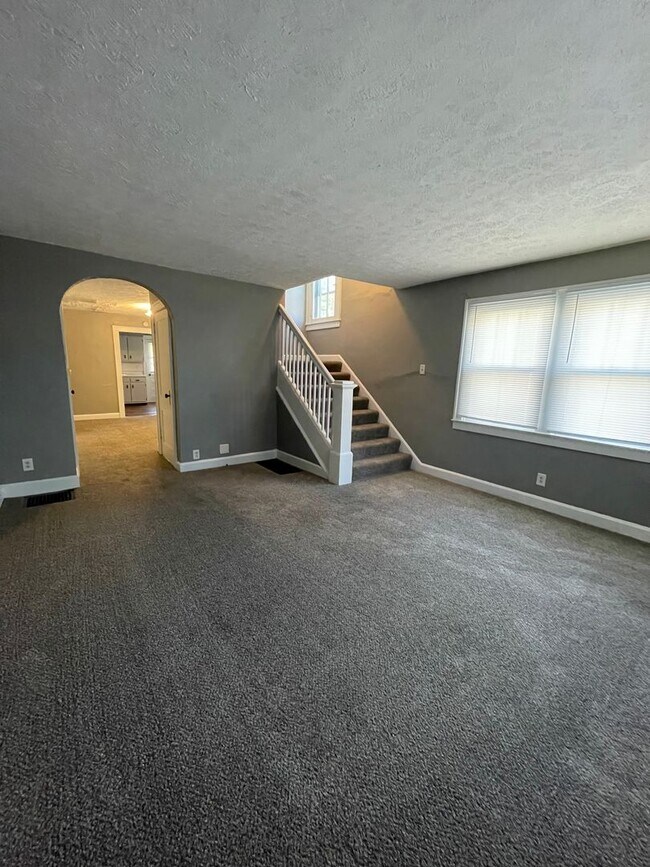 Building Photo - CENTRAL 6344-46