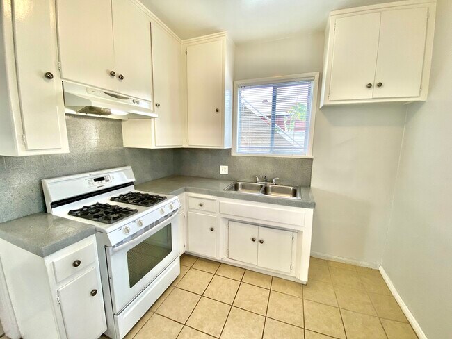 Foto del edificio - 3832 W 118th Pl