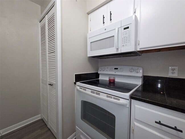 Foto del edificio - 801 River Rd