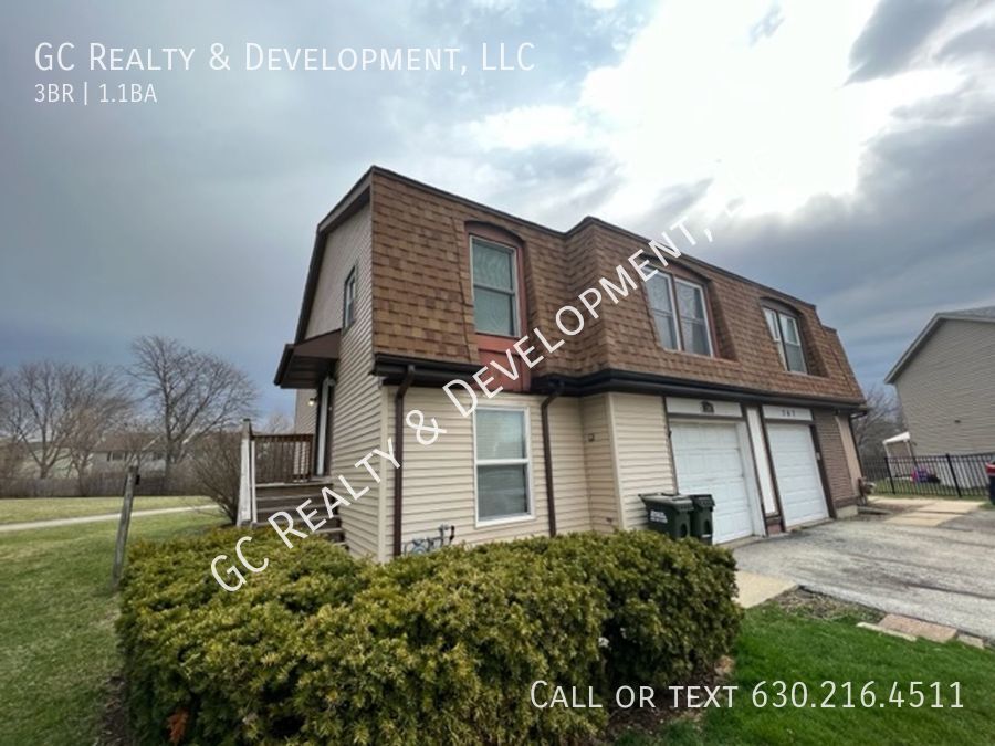 ***BOLINGBROOK LOCATION / 3 BDRM / FINISHE... House Rental in