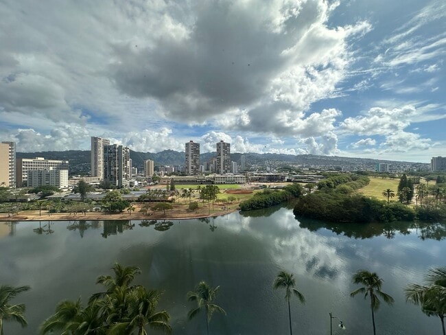 Building Photo - Renovated Ground Floor 1 bedroom in Waikiki!