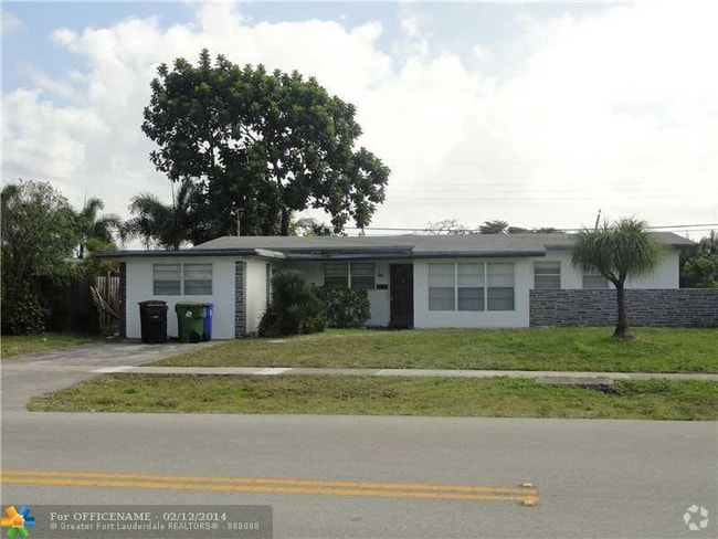 Building Photo - 19 NW 36th Ct