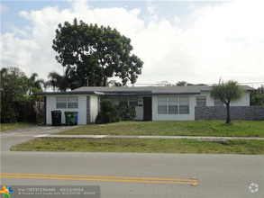 Building Photo - 19 NW 36th Ct
