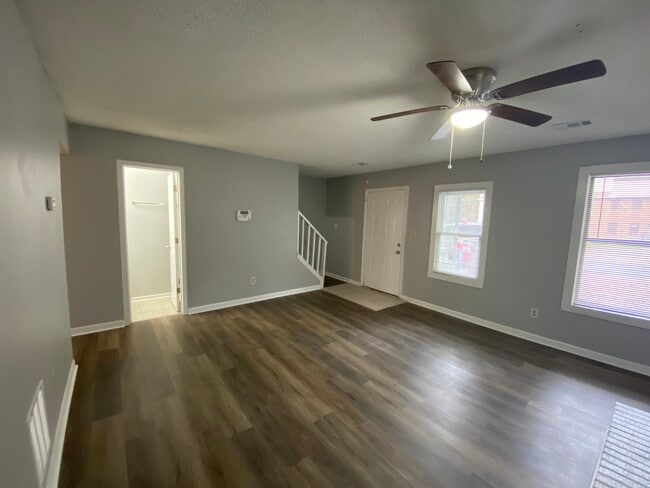 Foto del edificio - 5600 Windwood Rd