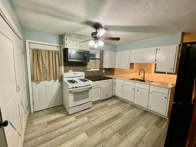 Foto del edificio - 5696 Pleasant Ave