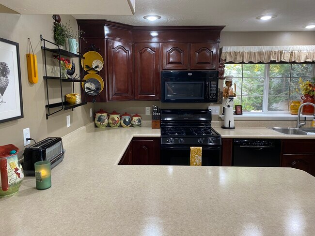 Kitchen - 2336 Canyon View Dr