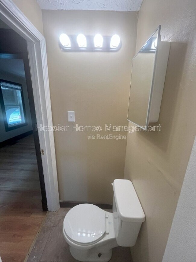 Foto del edificio - 1065 W 33rd St