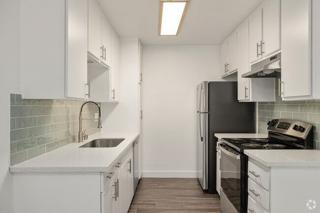 2HAB,2BA - 975 ft² - Palms