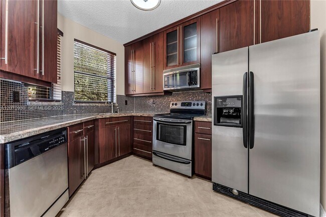 Foto del edificio - 15563 N Miami Lakeway