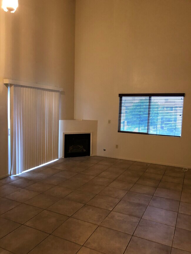 Building Photo - 3821 Mentone Ave