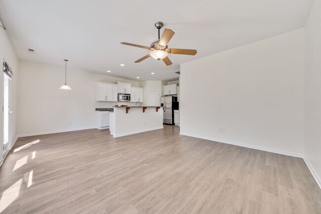 Foto del edificio - 11 Moss Grove Ln