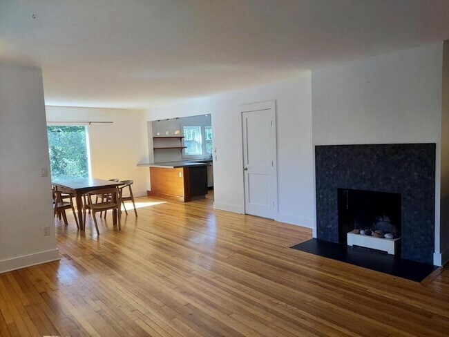 Building Photo - 12 Lockley Ave