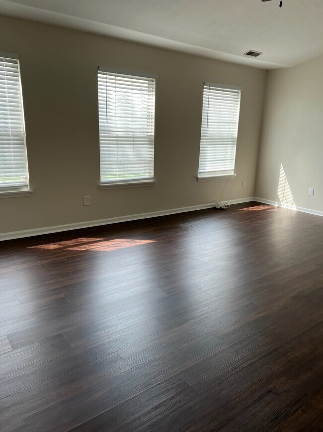 Building Photo - 11973 Cedar Dr