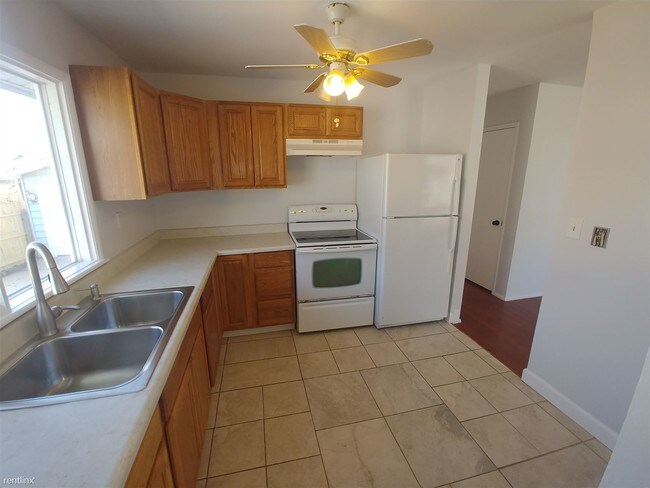 Building Photo - 3 br, 1 bath House - 1021 Indiana Ave