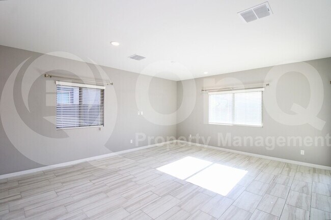 Building Photo - 2765 E Behrend Dr