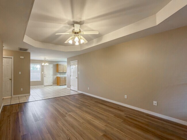 Building Photo - 1627 Osage St