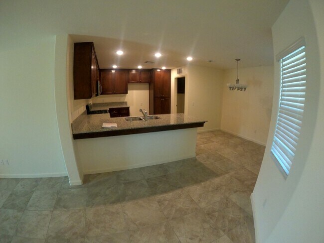 Foto del edificio - 895 Creekview St