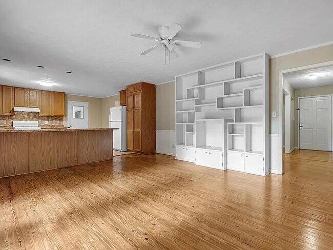 Foto del edificio - 2507 Waldemar Ln