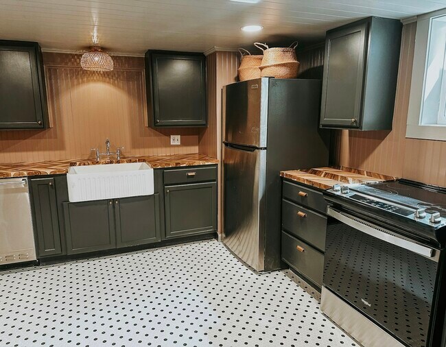 Photo - 739 E High St Townhome