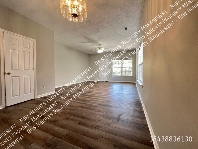 Building Photo - Lovely townhome in Pineland Heights!!