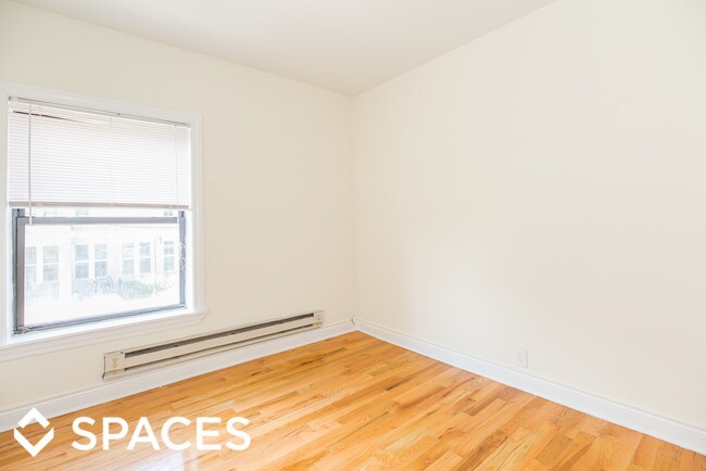 Foto del edificio - 827 W Waveland Ave