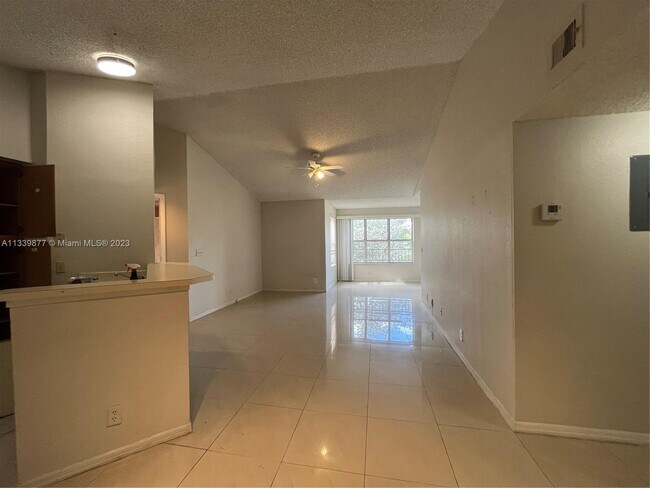 Building Photo - 3450 Pinewalk Dr N