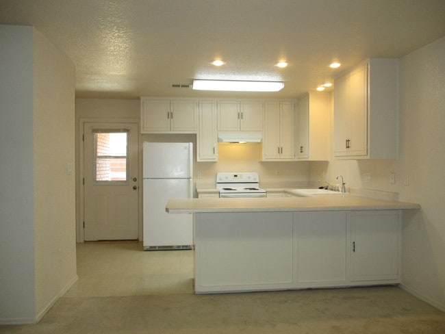 Kitchen / Dining - 2508 Christina Pl