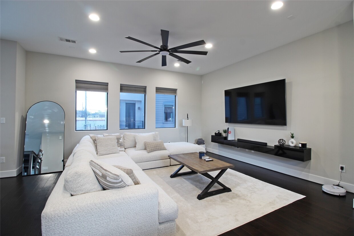 Primary Photo - 959 St Augustine