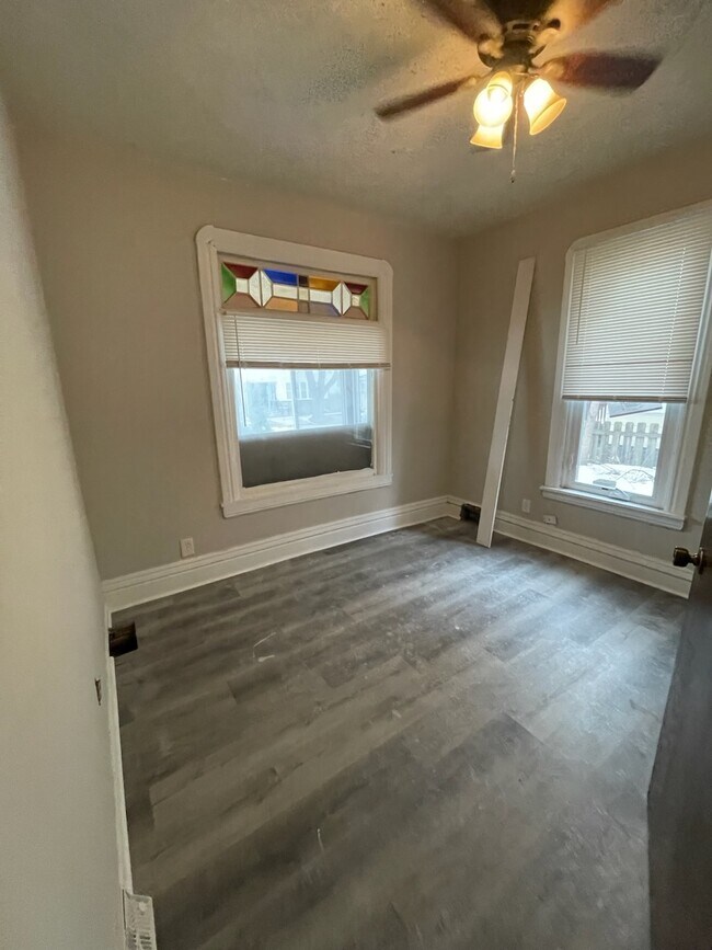 Building Photo - 2923 N Girard Ave