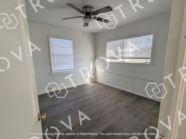 Building Photo - NOW AVAILABLE!  Remodeled 2 Bedroom